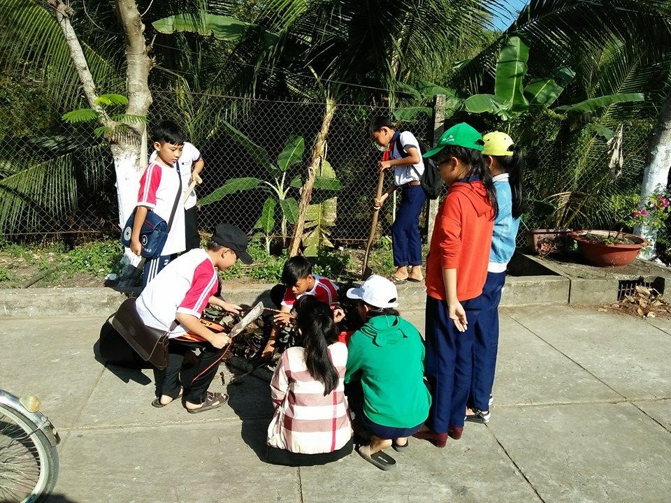 Trường TH & THCS Phú Điền dọn vệ sinh – trồng cây xây dựng trường “Xanh – Sạch – Đẹp” 